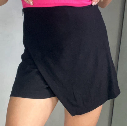 Shorts Saia Preto