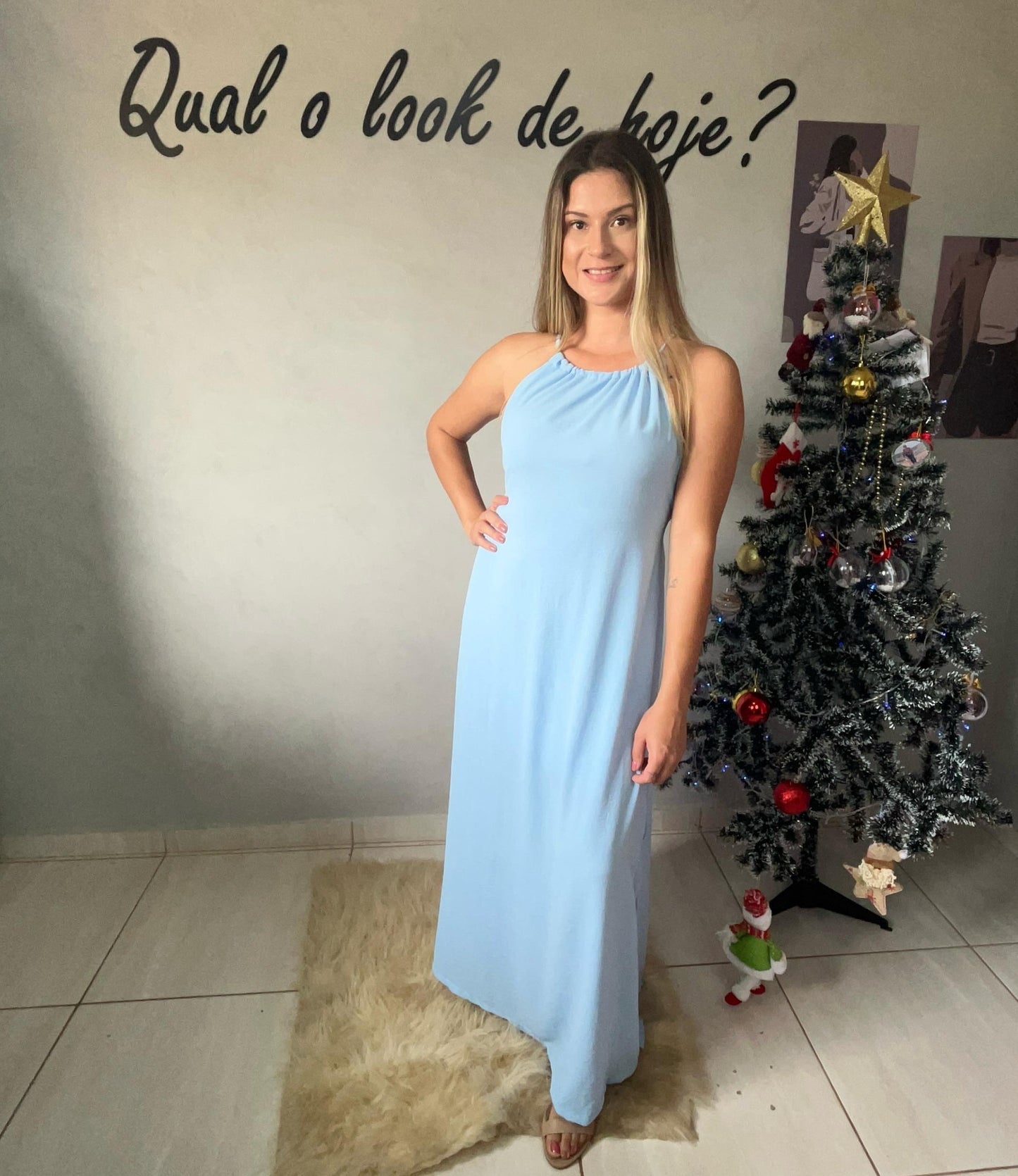 Vestido com decote nas costas