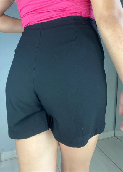 Shorts Saia Preto